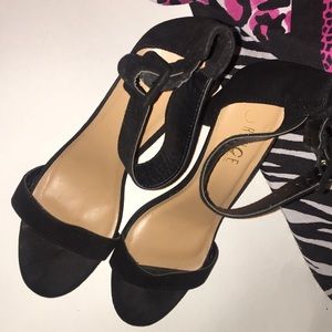 Rouge helium black heels